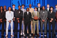 内线球员加盟快船队，与哈登携手追寻冠军梦想