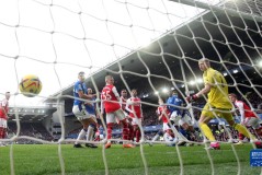 3-0，1-0！英超悲喜夜！维拉4战0胜纽卡获首胜澳波首秀阿森纳登顶